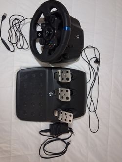 Gaming set up steering wheel and pedals