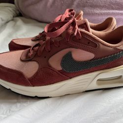Nike women’s Shoes Size 8 (salmon Color)