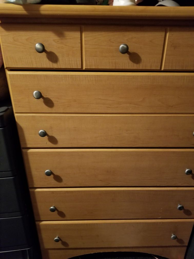 Dresser with 5 drawers