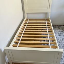 Pottery Barn Twin Bed With Slat Base