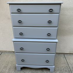 NICE CHARMING OLD FARMHOUSE MAPLE DRESSER CAN DELIVER LOCAL IF NEEDED