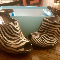 GUESS MARCIANO PMTAMINA Black Tan Zebra Print Open Tow Booties Stiletto High Heels SZ 7.5