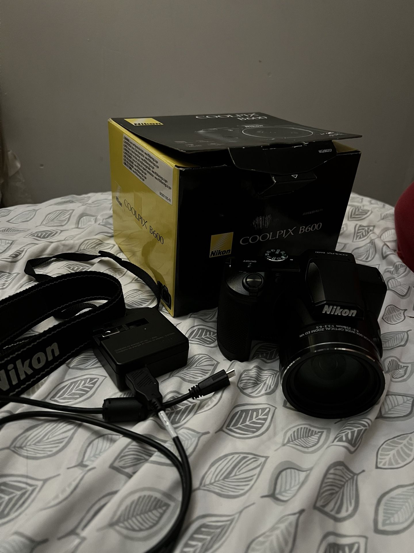 Nikon Camera B600