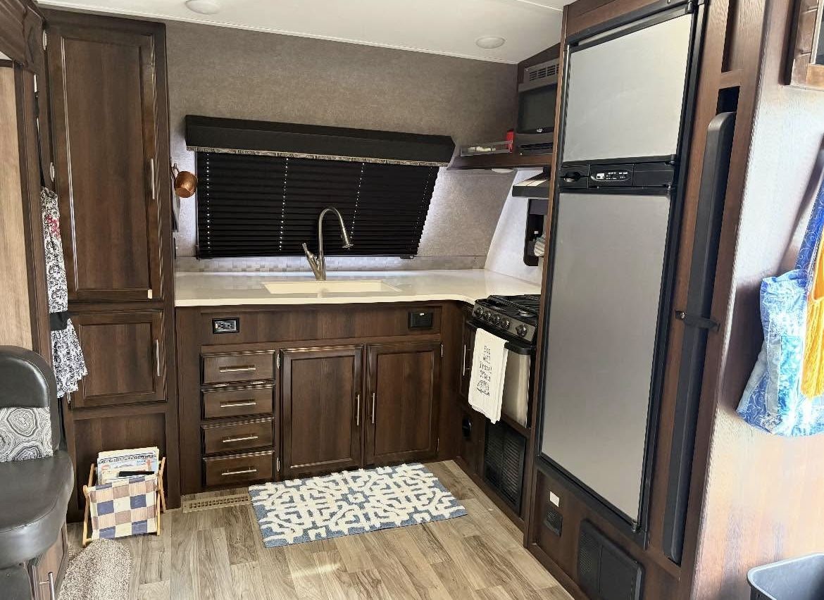 RV With Fantastic Great Room Floor Plan