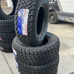 BRAND NEW SET OF ALL TERRAIN TIRES 265/70r16 265/70/16