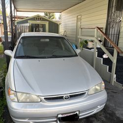 2000 Toyota Corolla