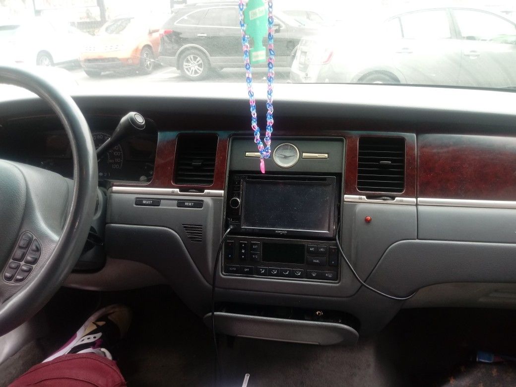2004 Lincoln Town Car