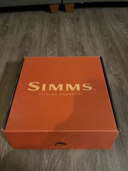 Simms Headwaters Black and Orange size 10 (Open Box)