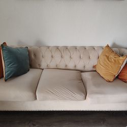 Comfortable 2 Piece Sectional 