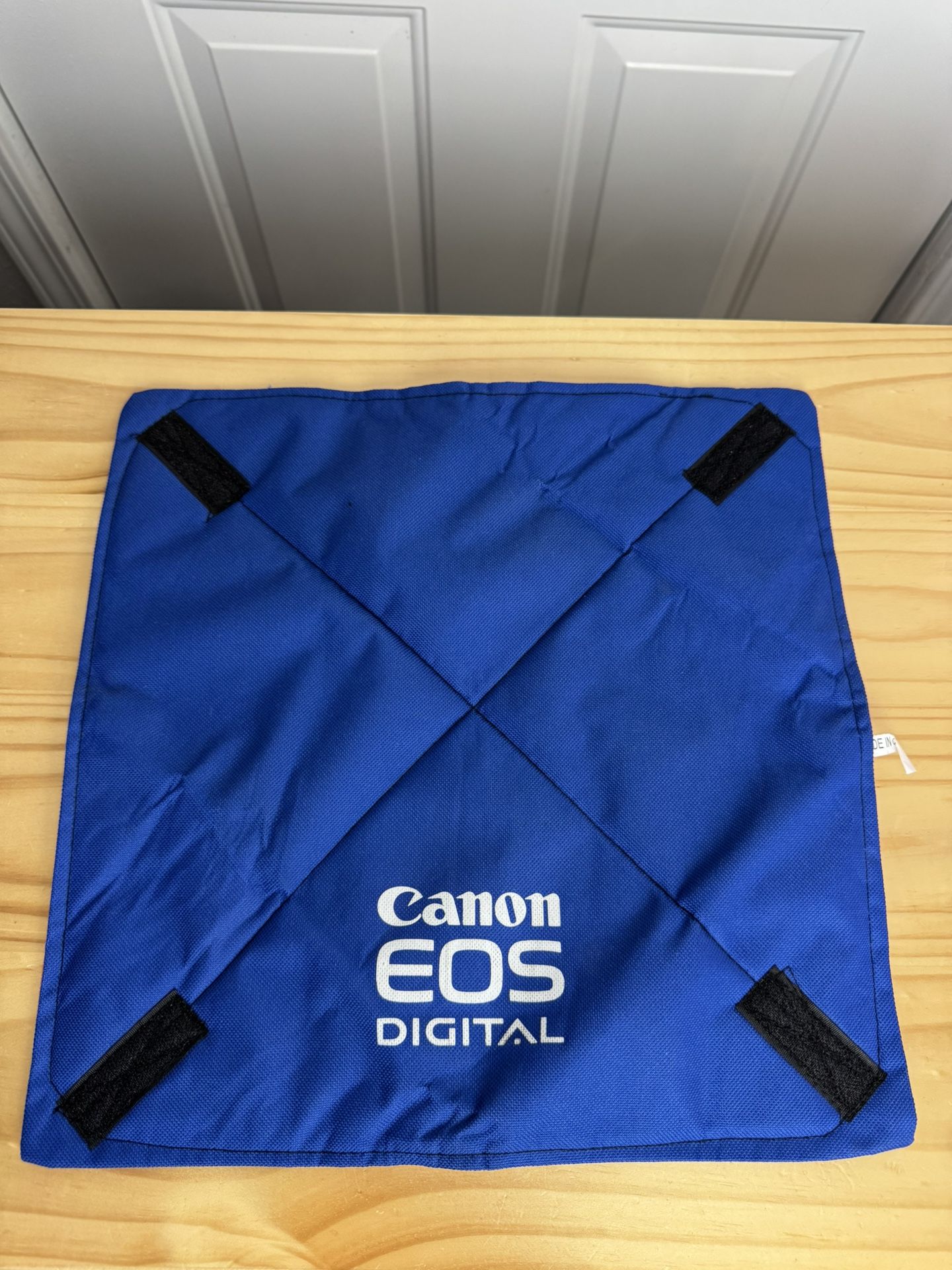 Canon EOS Digital Camera/Lens Wrap [EX-] 14x14 in 