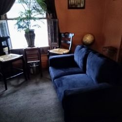 Very nice black (soft) loveseat