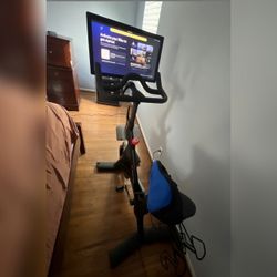 Peloton Bike, Includes Accessories - Like New – Houston, TX