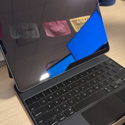 iPad Pro (6th Generation) 12.9-Inch 256 Gigs