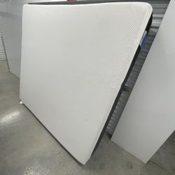 Cooling Gel Memory Foam Mattress And King Size LED Platform Bed Frame Charging Station PU Faux Leather Bed