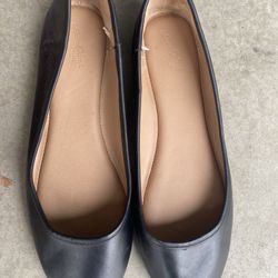 Womans Black Flat Shoes Size 8.5 By Universal Thread 