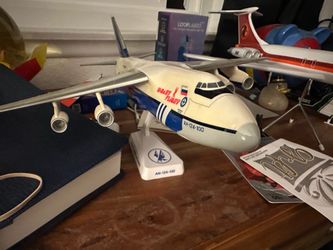 Antonov an124 desk model