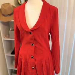 Red long-sleeved cut dress 