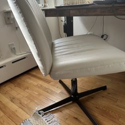 Cross cross chair (Less than 1 Year old - like New)