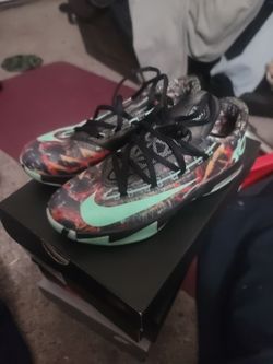 Nike KD Low-Top Basketball Sneakers