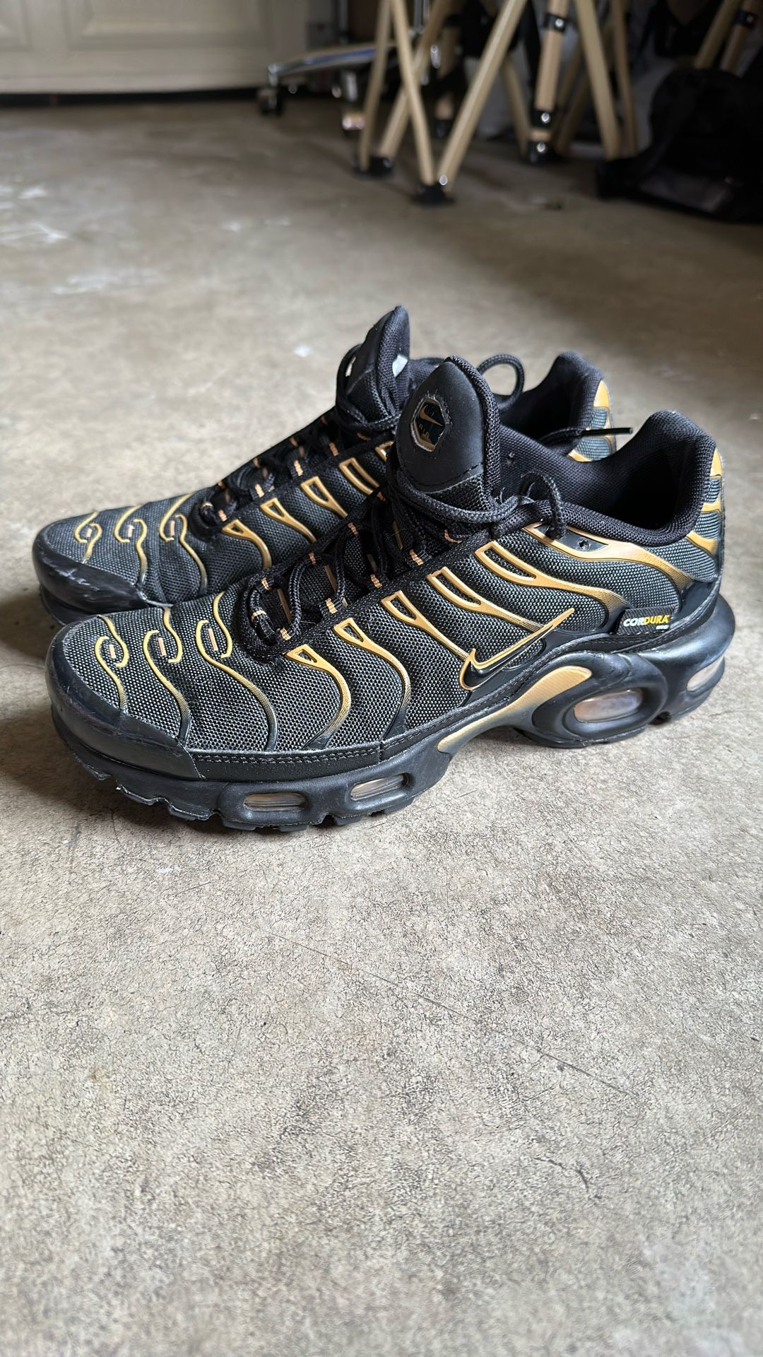 Nike Air (Black/Gold)