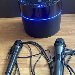 Electrohome Karaoke Machine Speaker System with CD+G Player & Smartphone Input (EAKAR300) very good cond as is. Pick up or delivery. 
