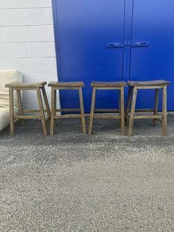 4 Stools 