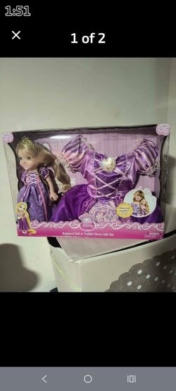 Disney Princess Rapunzel gift set includes a doll wearing a signature purple dress and a matching toddler-sized dress for play. Tits size 2T- 4T
