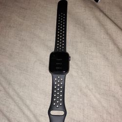 Nike Apple Watch Series 5 