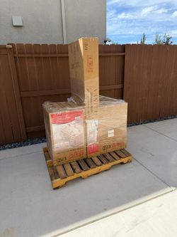 Brand New Vanity Desk, with Mirror. Still in the box.