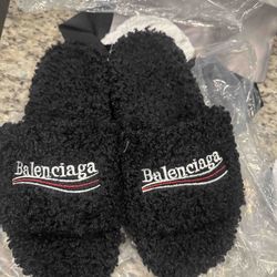 Black balenciga slides