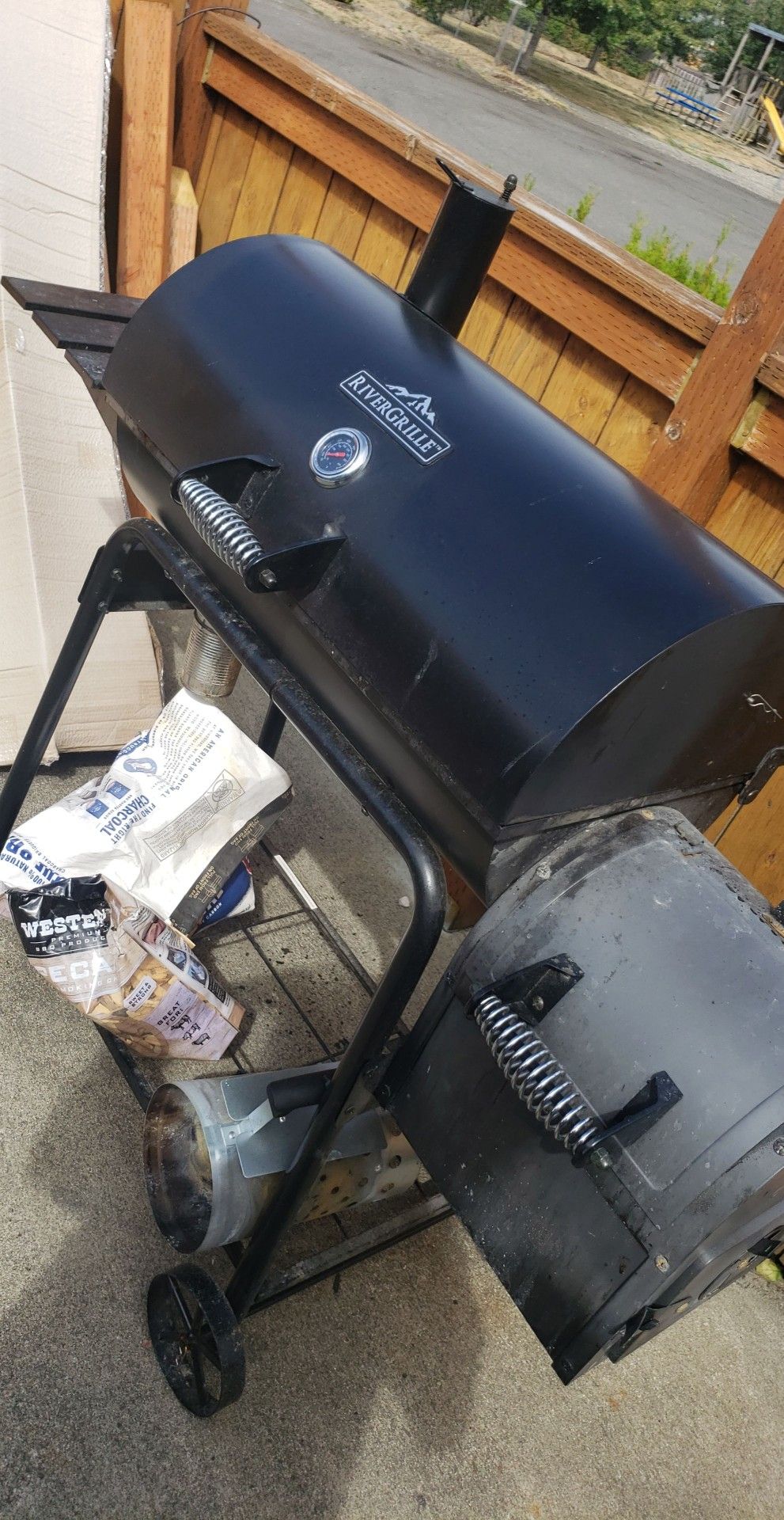 River grille smoker for Sale in Spanaway, WA OfferUp