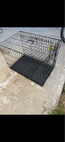 and great shape Dog cage 3 ft long  2 ft wide 26” tall and great shape