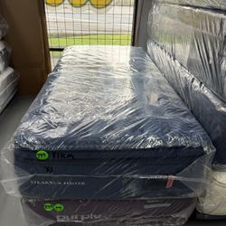 TWIN XL STEARNS & FOSTER LUX ESTATE (FIRM) PILLOW TOP MATTRESS & BOX SPRING BED SET