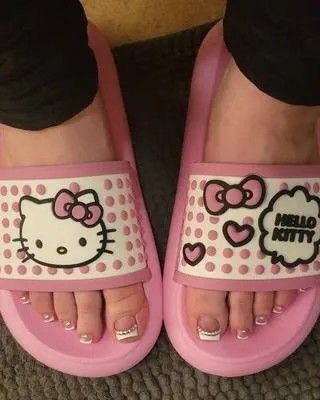 Hello Kitty Slides Sz 11