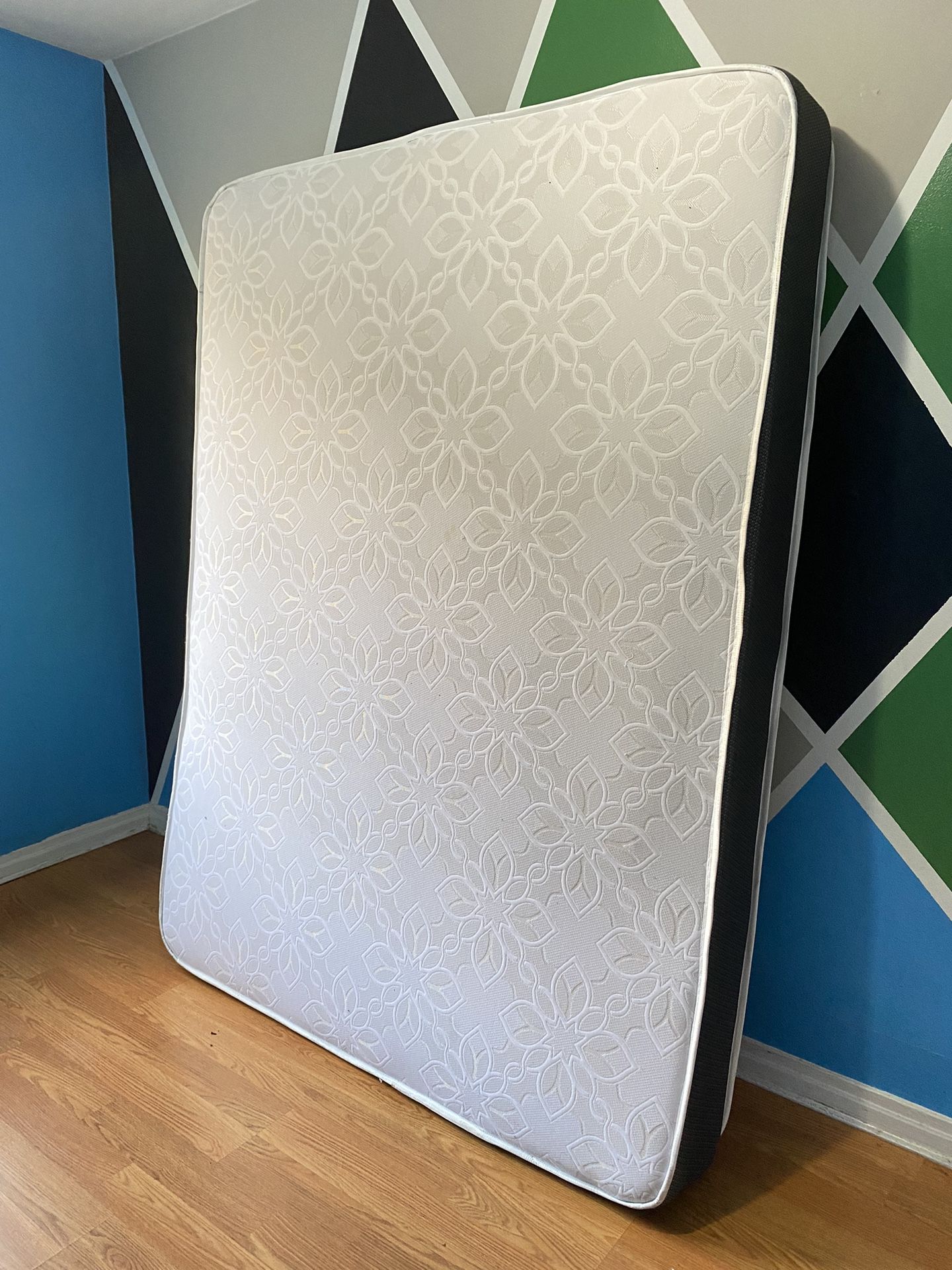  Queen Size Mattress 