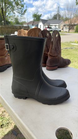 Wo’s rain boots . Sz11 , $10