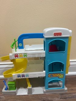 Fisher Price Little People Wheelies Garage toy