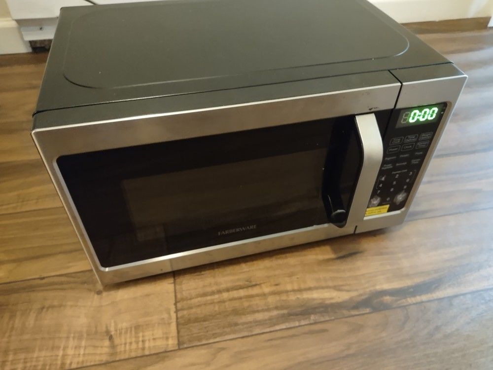 Microwave with Turntable, 700W