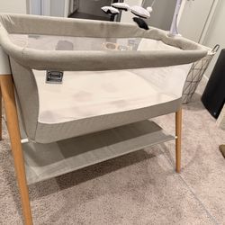 Simmons kids’ Koi Beachwood by the bed bassinet