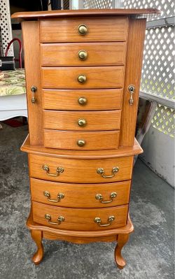 Stand up jewelry chest armoire L19xD16xH42”