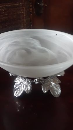 FRUIT BOWL WHITE WITH NICKEL BASE GRAPE MOTIF