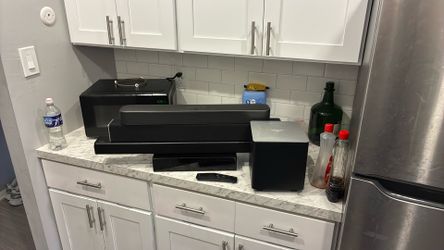 3 Sound Bars (Samsung, JBL, Vizio) 1 Cable Box 1 Box Speaker 