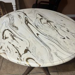 Mesa Chica. En Buenas Condiciones. Precio Fijo Table Good Condition Price Firm