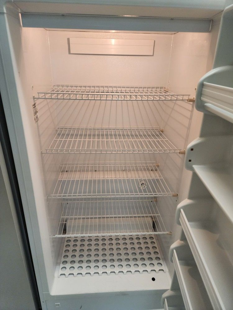 Kenmore 16.7-cu ft Freezerless Refrigerator 115v in good working condition