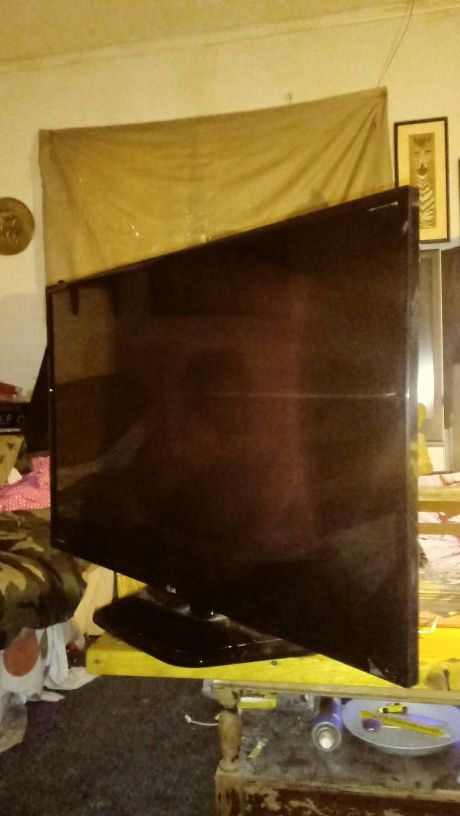 42" LG Smart HD TV 42LN5600 W/BOX NEW warrenty Too!!