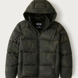 Abercrombie & Fitch Mens Ultra Stretch Logo Puffer Jacket Olive Green Camo (Size Medium) LIKE NEW