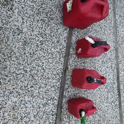 Gas cans 1 5g 3  -2g good condition prices firm  5 g is 10 dolars 2 g $5 $