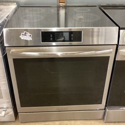 Frigidaire Gallery 30 in. 5 Burners Glass Top 6.2 cu.ft. Air Fry Convection Oven Induction Stove New Scratch And Dent 