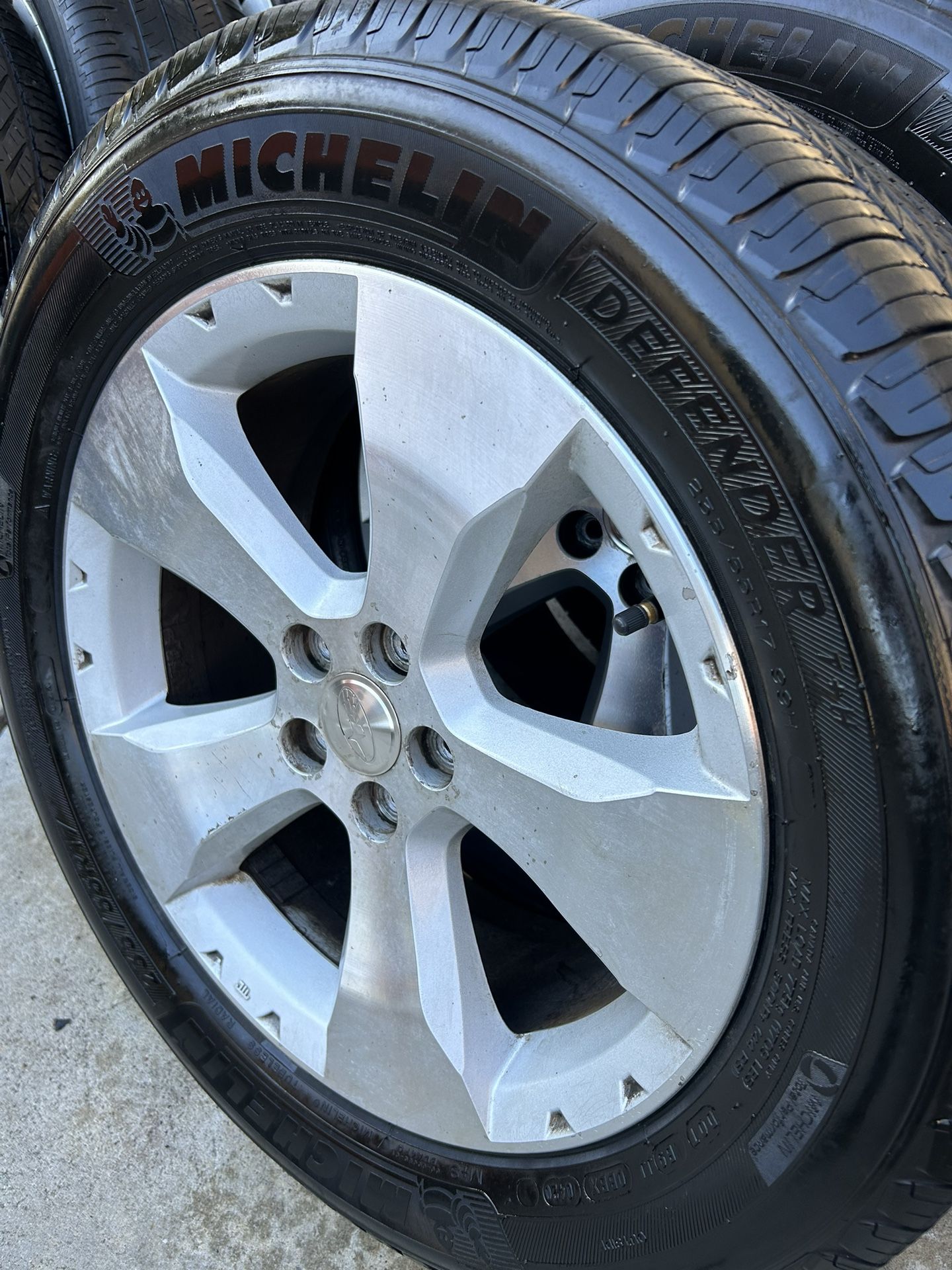 4- MICHELIN RADIAL DEFENDER 