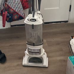 Shark Professional Navigator Bagless Vacuum With Pet Hair Attachment MOVING SALE 